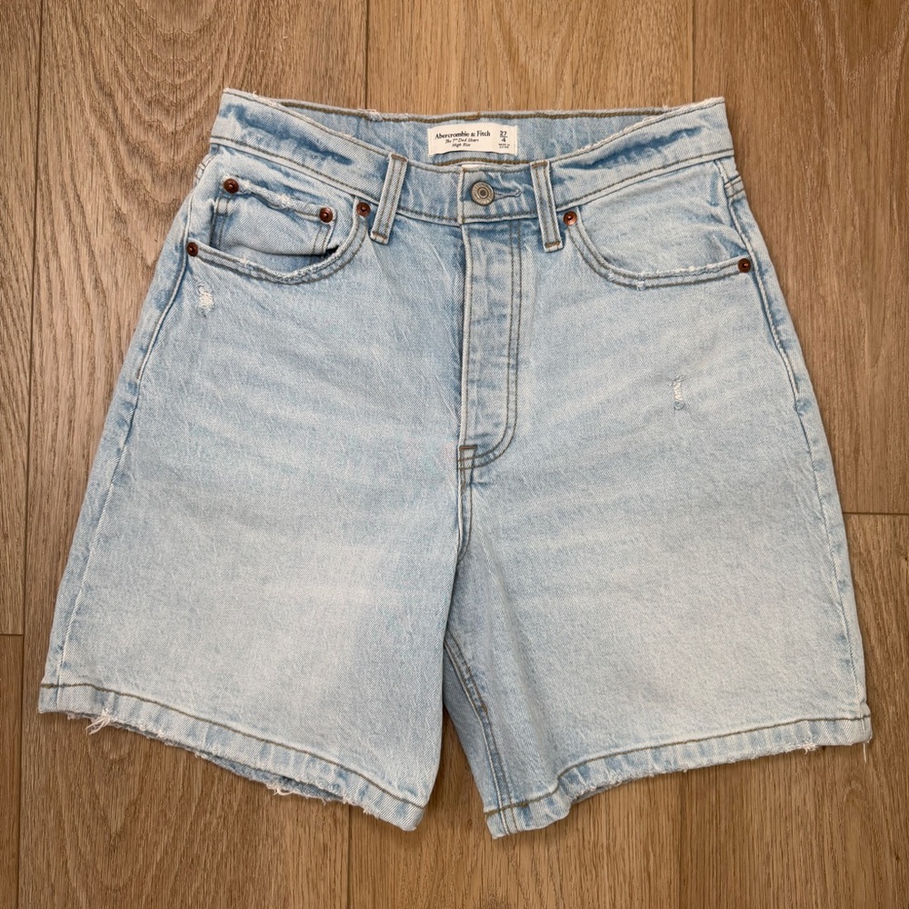 Abercrombie Curve Love 7” Dad Short High Rise size 27